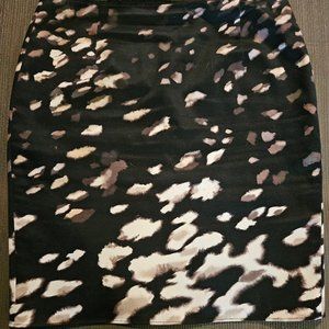 Tahari black pencil skirt with neutral accents sz 8